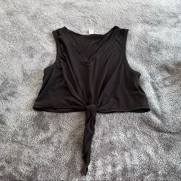 Forever 21 Tops - Women's Forever21 Crop Tie Top Size M
